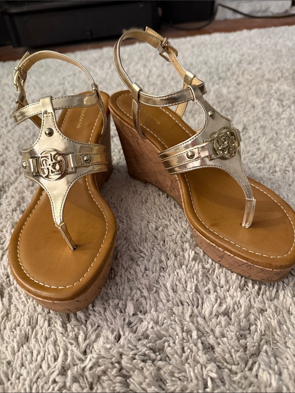 Liz Claiborne Metallic Gold T-Strap Sandals